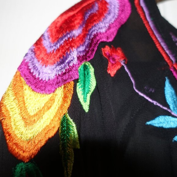 ROJA COLLECTION EMBROIDERED FLORAL BEAUTIFUL TUNIC - Picture 5 of 10